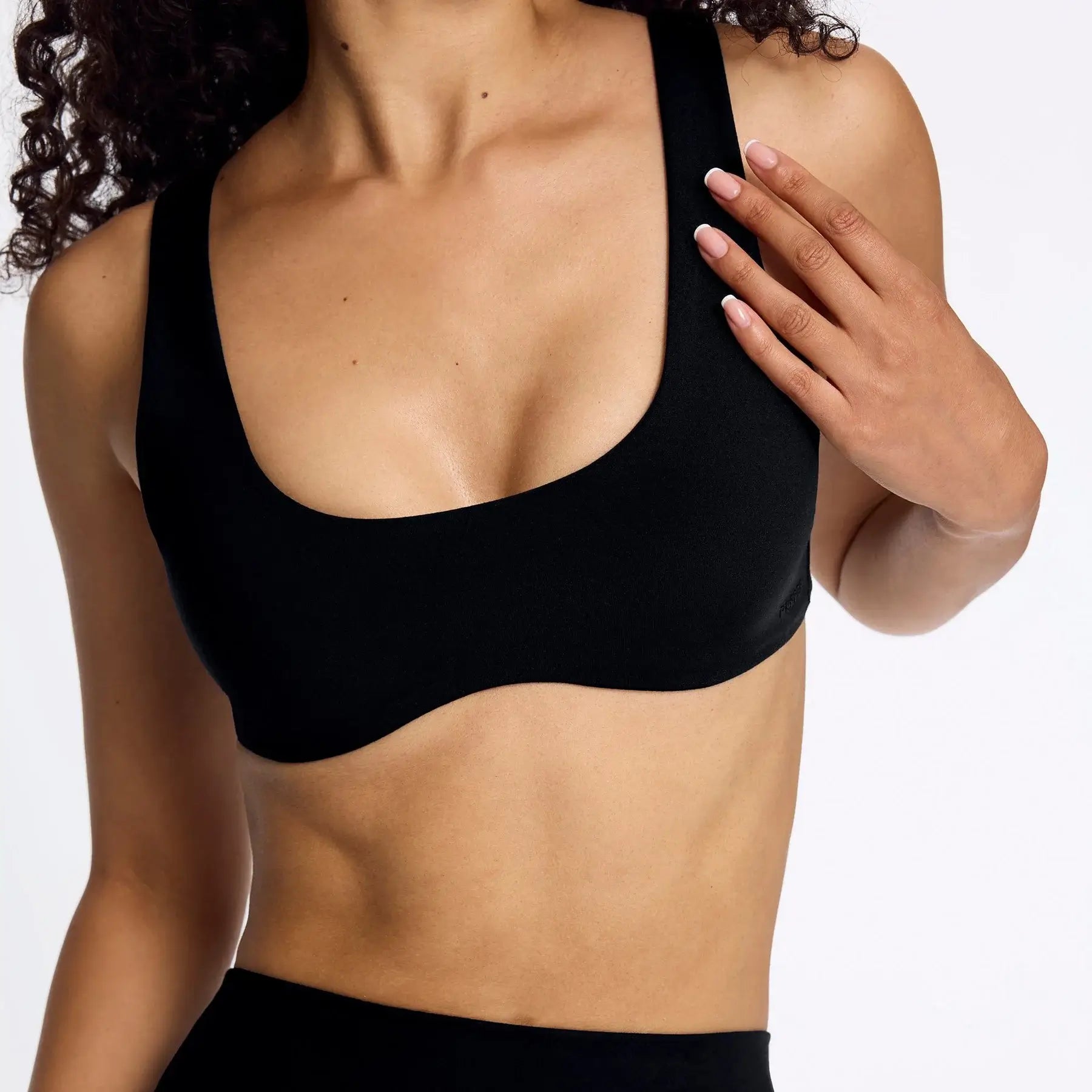 Soutien-gorge sport noir de face
