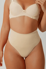 femme avec culotte gaine