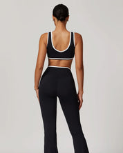  femme avec ensemble_yoga noir dos