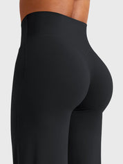 legging  noir patte d'éléphant  de dos